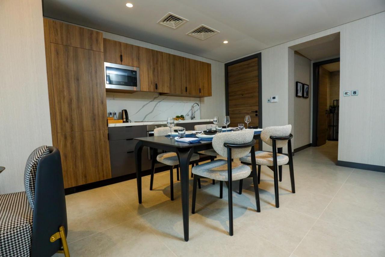 Hotel Charthouse Bahrain Manama Exterior foto A kitchen in a serviced apartment
