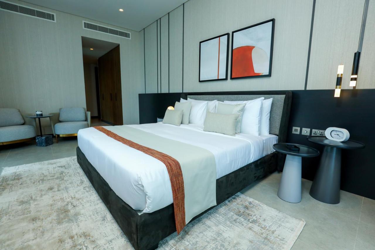 Hotel Charthouse Bahrain Manama Exterior foto A bedroom at the hotel