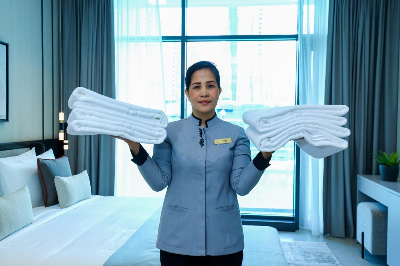 Hotel Charthouse Bahrain Manama Exterior foto A chambermaid in a hotel