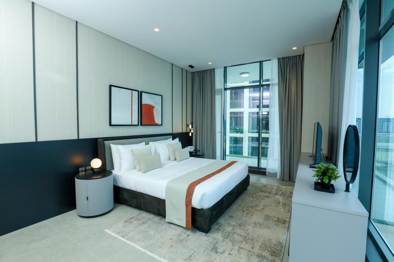Hotel Charthouse Bahrain Manama Exterior foto A bedroom at the hotel