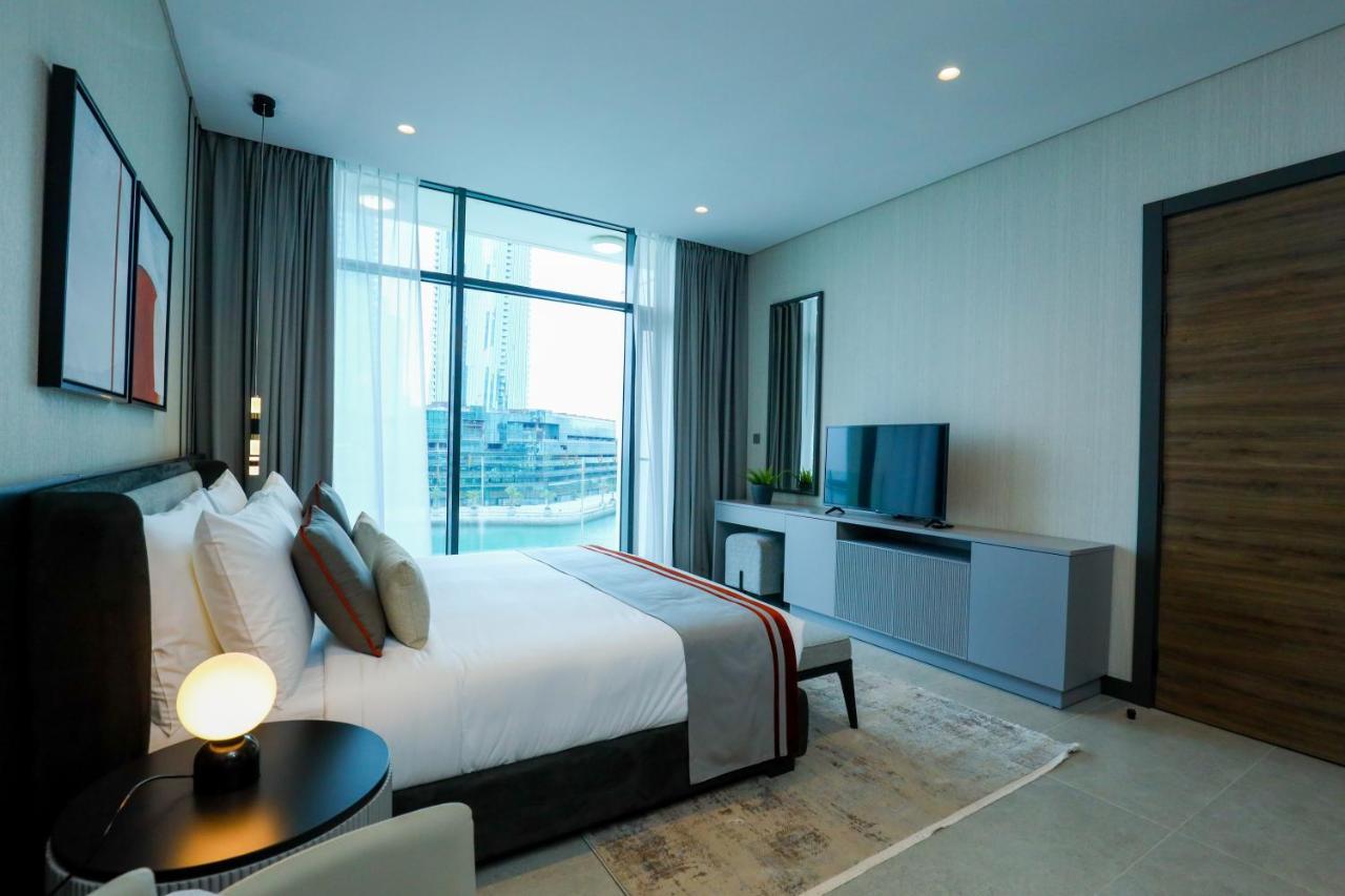 Hotel Charthouse Bahrain Manama Exterior foto A bedroom at the hotel