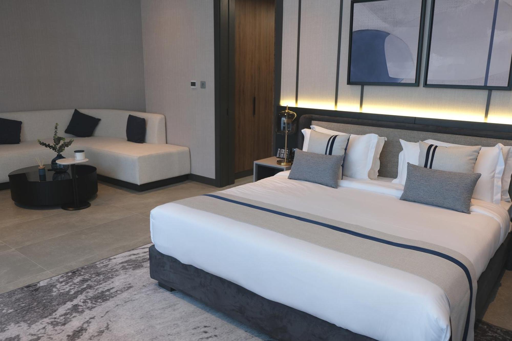 Hotel Charthouse Bahrain Manama Exterior foto Deluxe room