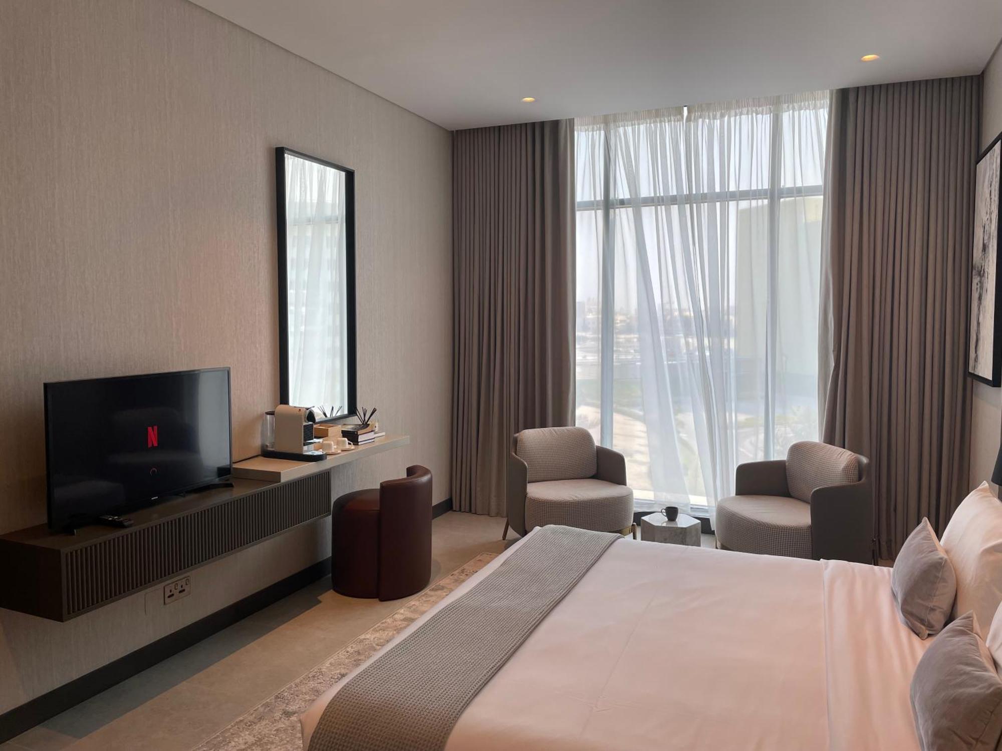 Hotel Charthouse Bahrain Manama Exterior foto A bedroom at the hotel